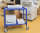 Tischwagen, 2 Ebenen, 625 x 414 mm, 150 kg Tragf&auml;higkeit, Blau, mit Bremsen