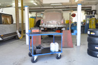 Tischwagen, 2 Ebenen, 1000 x 700 mm, 500 kg Tragf&auml;higkeit, Blau / MDF, braun, mit Bremsen